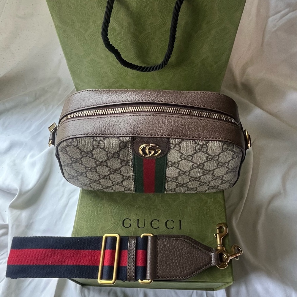 Gucci Beige GG Supreme Camera Bag with Olive Green Logo Strap